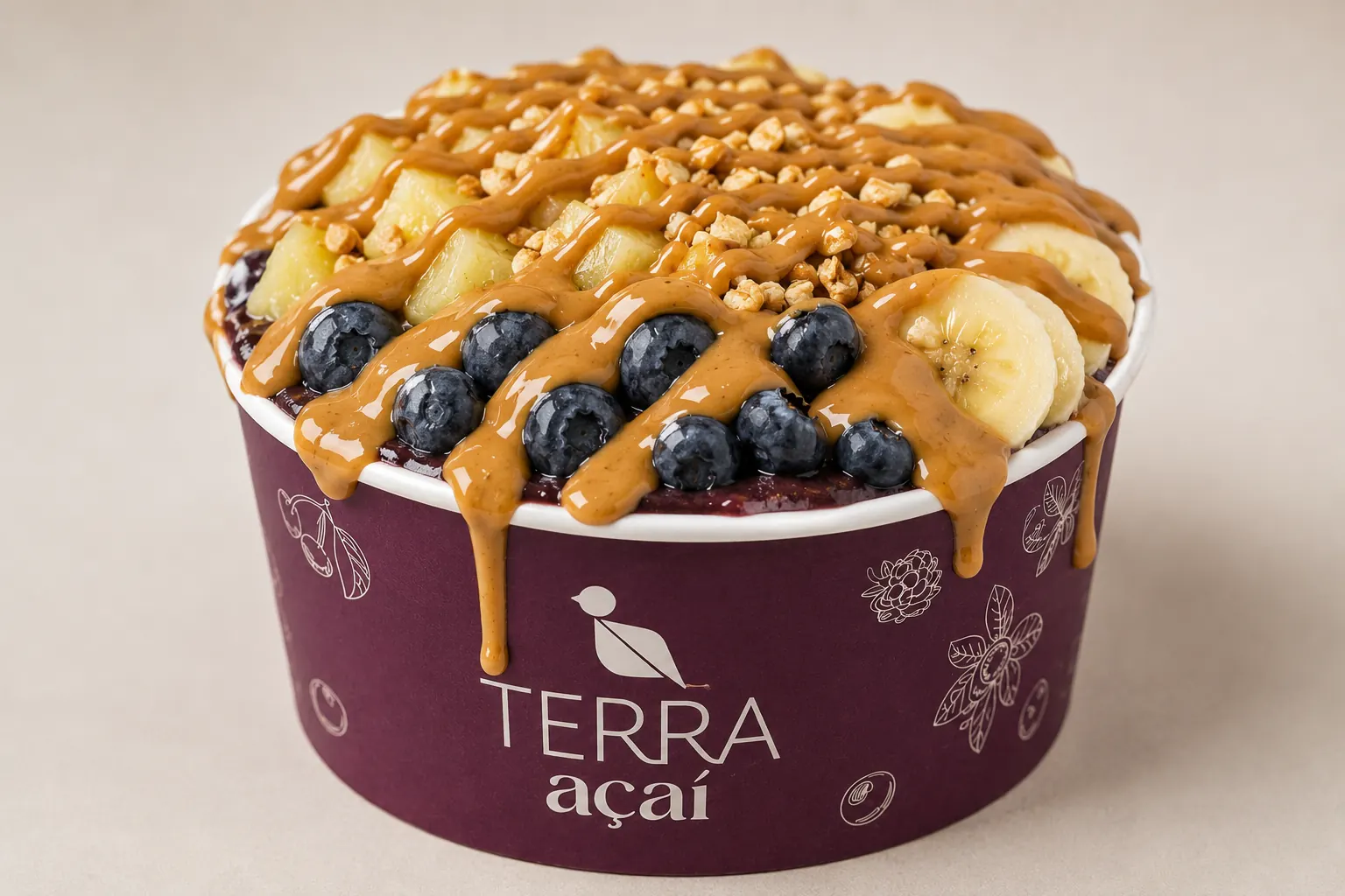 Açaí bowl con granola, plátano y fruta fresca en Las Condes